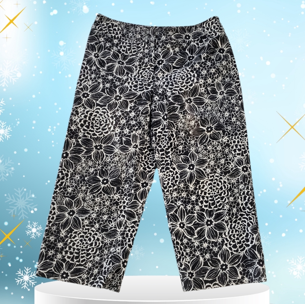 Croft & Barrow Petite Stretch Classic Black&White Floral Capri Pants 8P